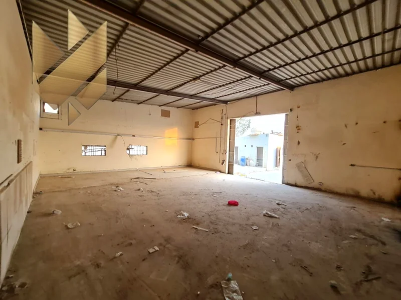 🏭 Factory for Rent in Industrial Area 17 – Sharjah 📐 Size: 4,500 sq. ft. 🏢 Includes 2 equipped offices 🚻 2 bathrooms ⚡ Power supply: 25KW64059432713602113