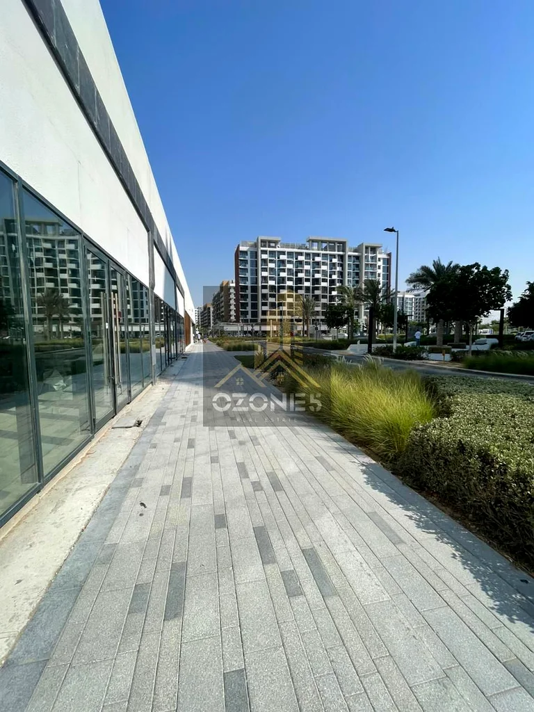 هيكل وأرضية، موقف سيارات كبير، مكان أعمال كلاسيكي..64064701422593110