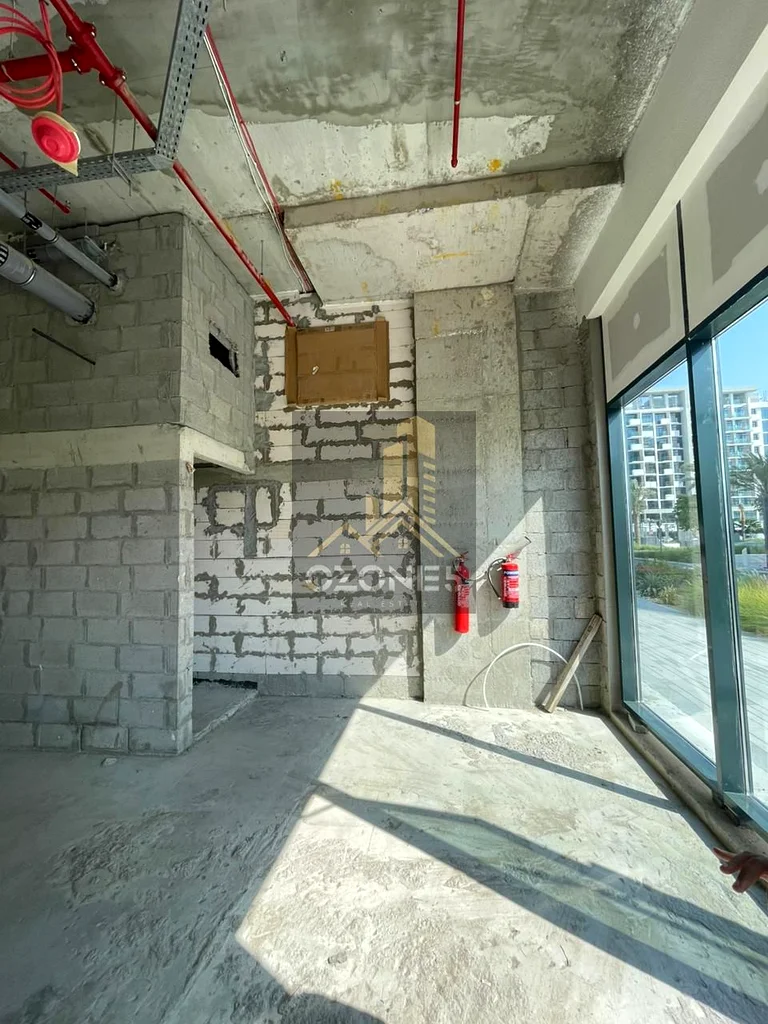 هيكل وأرضية، موقف سيارات كبير، مكان أعمال كلاسيكي..64064701422593111