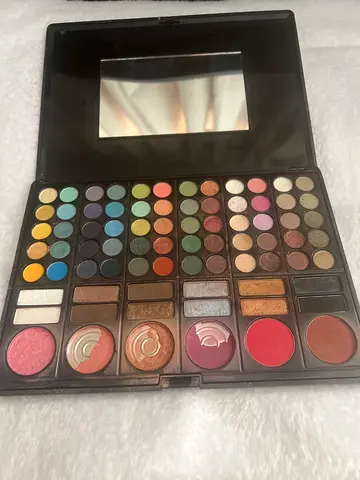Ultimate Makeup Palette for Stunning Looks