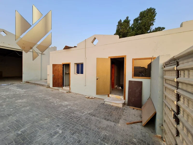 Good space for multiple uses – Includes two offices – 2 bathrooms64059432663938113