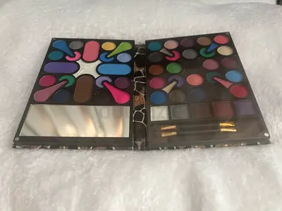 Vibrant Makeup Palette for the Beauty Enthusiast