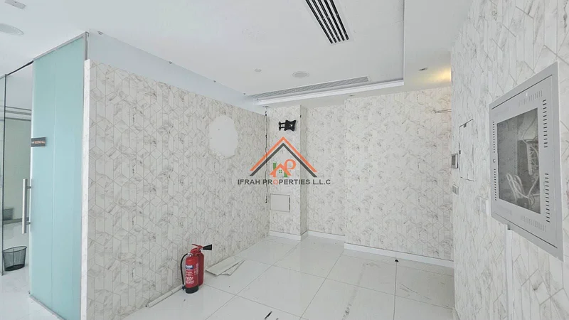 أقسام زجاجية | منظر القناة | شاغر64070636516355112