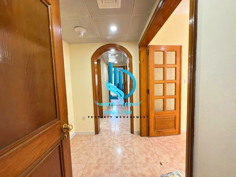 شقة كبيرة مكونة من غرفتي نوم مع شرفة وغرفة تخزين تقع قرب فندق نهال أبوظبي64052767011970110