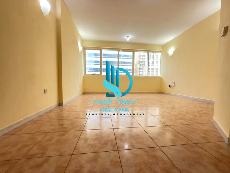 شقة كبيرة مكونة من غرفتي نوم مع شرفة وغرفة تخزين تقع قرب فندق نهال أبوظبي64052767011970111