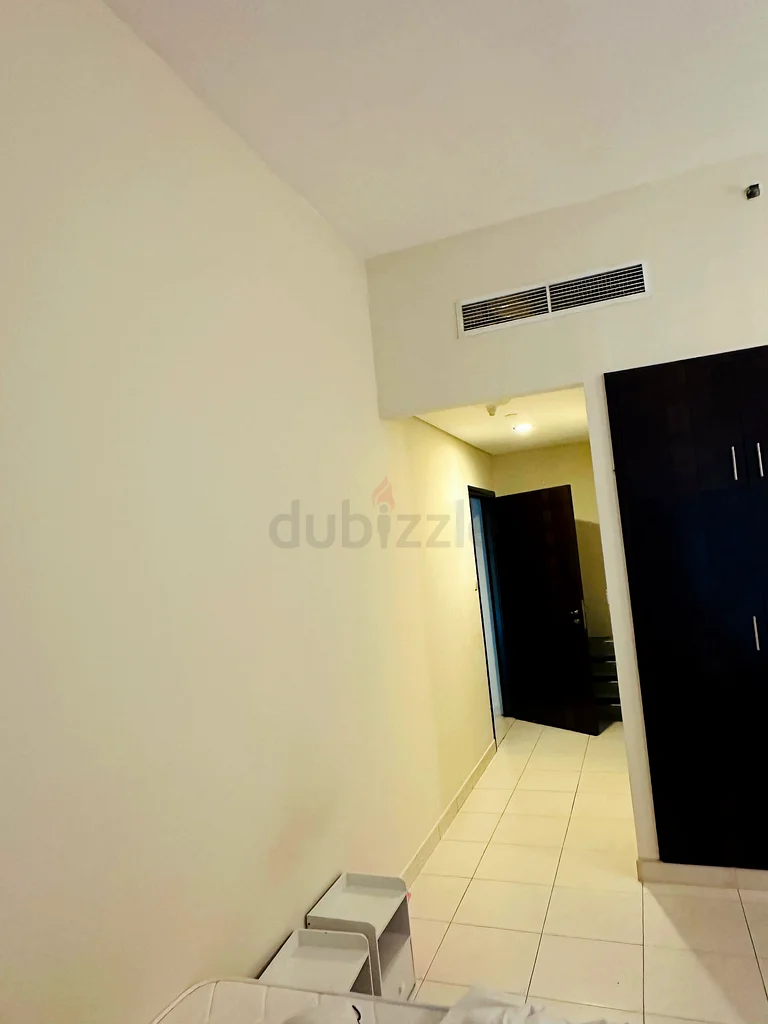 غرفة نوم رئيسية شقة للسيدات العاملات اثنتين بسعر 3000 درهم لكل واحدة، والأزواج بسعر 6000 درهم64226219713155111