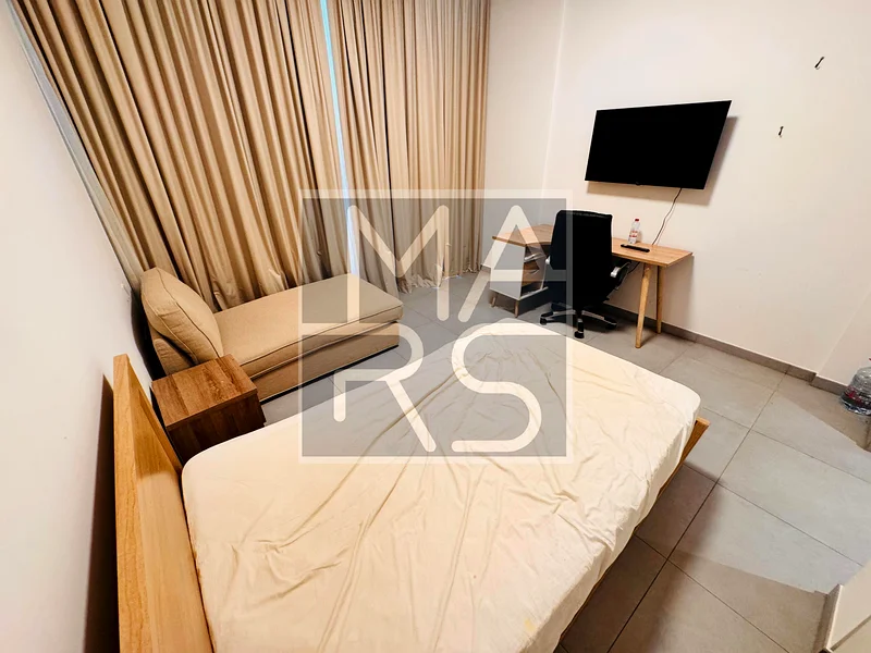 Fully Furnished | scenic Views | Vacant | Spacious64188081504003113