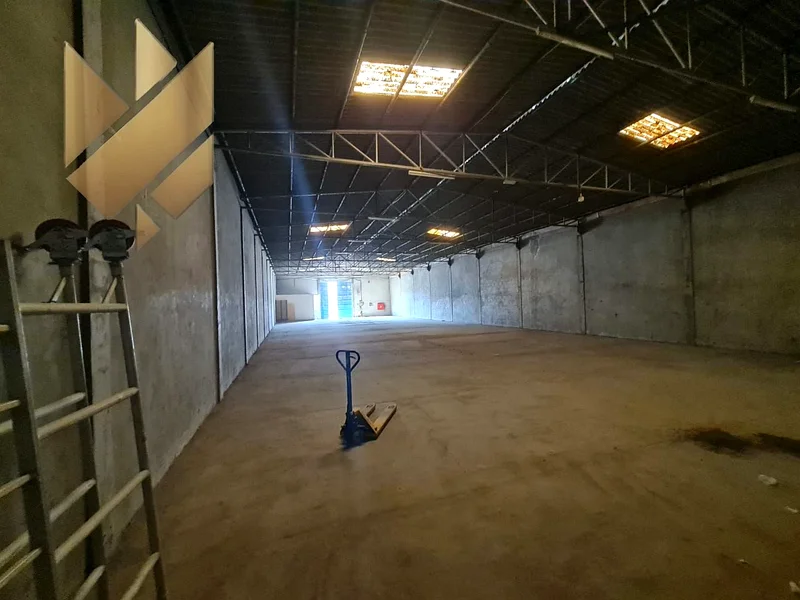 📦 Warehouse for Rent in Industrial Area 2 – Sharjah 📐 Size: 6,000 sq. ft. 🚛 Suitable for storing goods or commercial use ✅ A great opportunity for64059680334337112