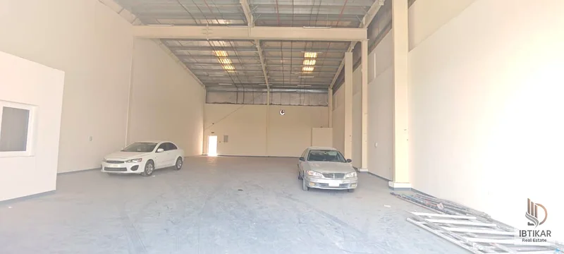 مستودع بمساحة 4800 قدم مربع متاح للإيجار فقط بسعر 216 ألف في السجا شارjah64057911804930110