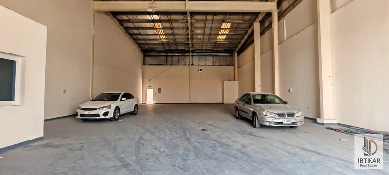 مستودع بمساحة 4800 قدم مربع متاح للإيجار فقط بسعر 216 ألف في السجا شارjah64057911804930112