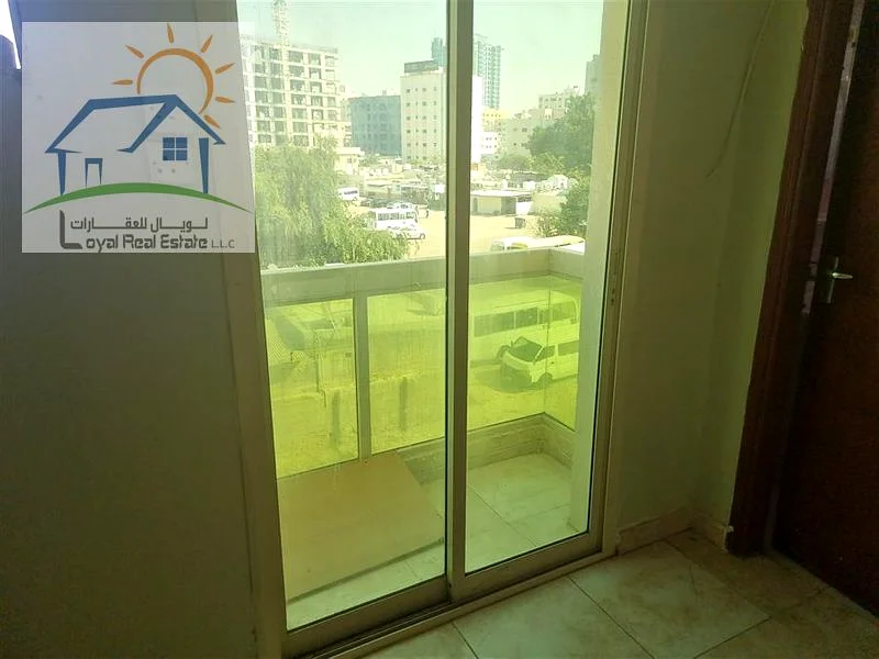 ستوديو بمساحة 300 قدم مربع للاستخدام السكني/المكتبي على الطريق الرئيسي64072890022658112
