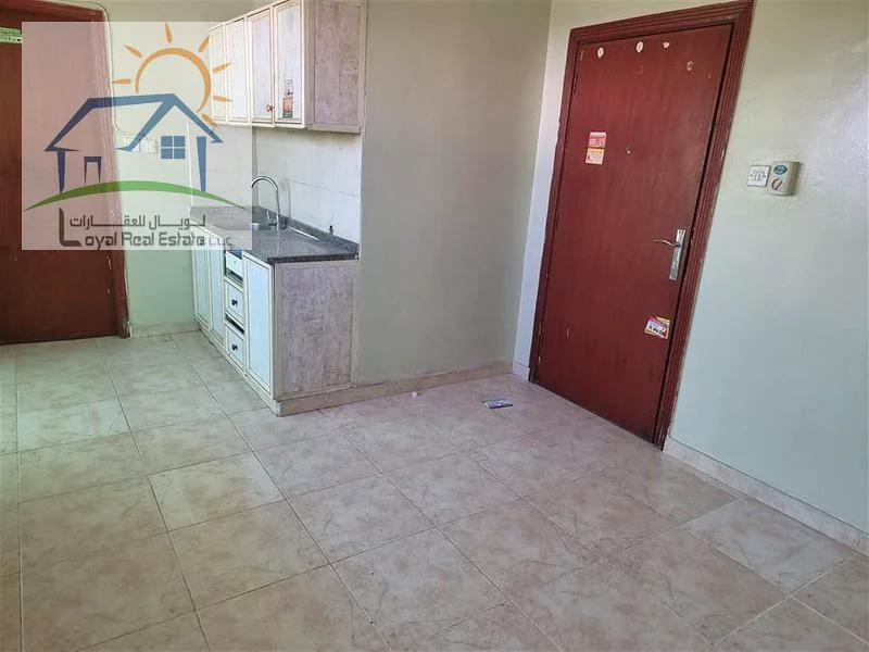 ستوديو بمساحة 300 قدم مربع للاستخدام السكني/المكتبي على الطريق الرئيسي64072890022658111