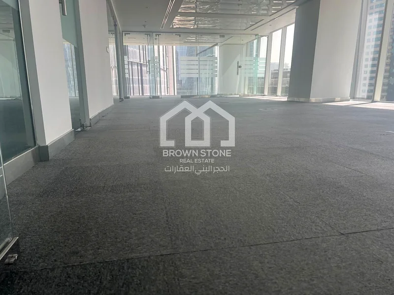 شاغرة | مكاتب زجاجية مقسمة | في طابق عالي64068978583681110
