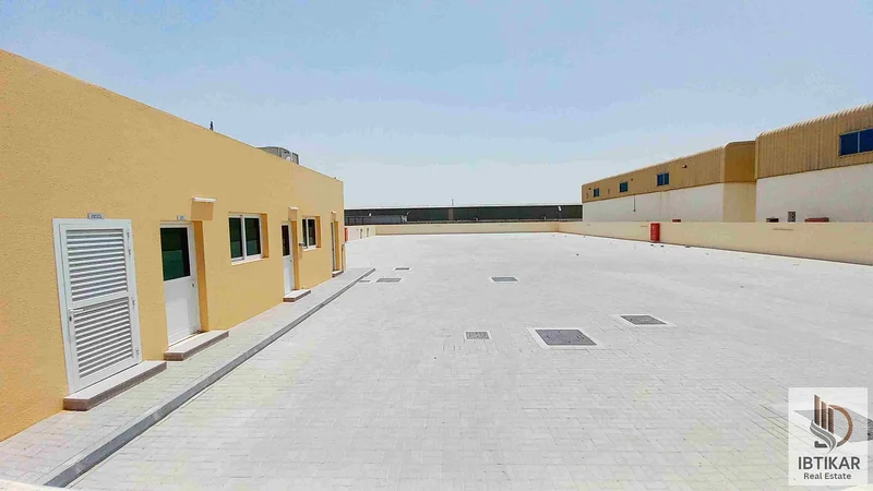 22000 قدم مربع من الفناء المفتوح مع كهرباء 100 كيلو واط فقط بسعر 500 ألف في السجا، الشارقة64058676836995110