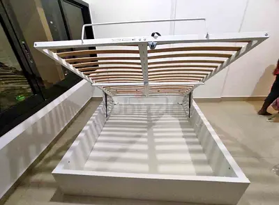 ‎Ikea queen size hydraulic bed with Ikea mattress  ‎