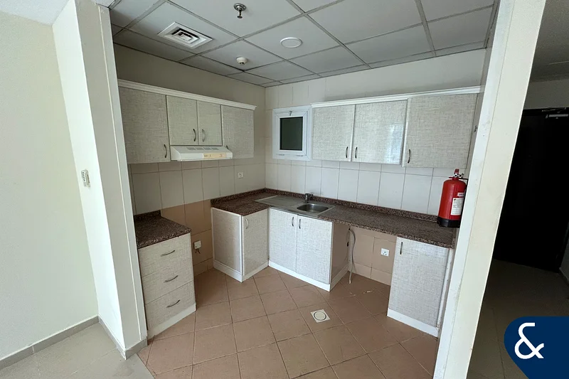One Bedroom | Unfurnished | Lake View64142267372034112