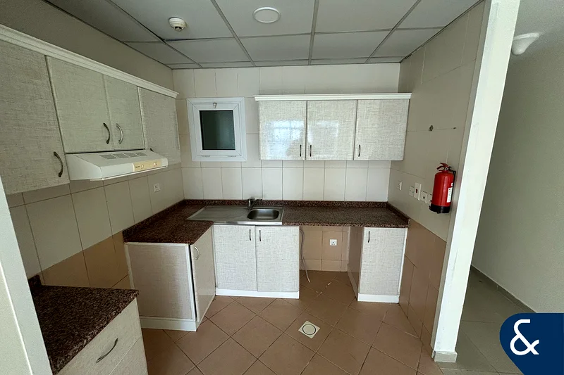 One Bedroom | Unfurnished | Lake View64142267372034113