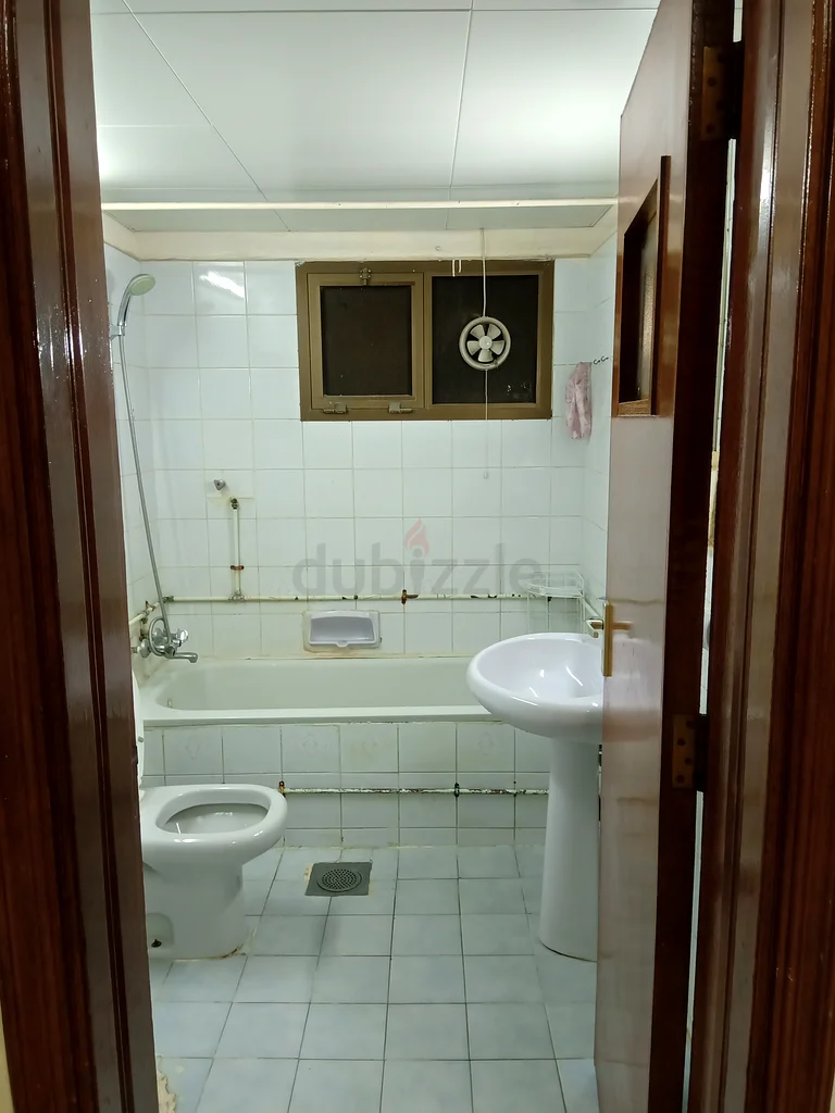 Closed and furnished partition available64054721587074112
