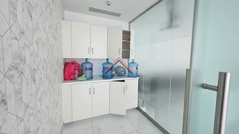 Canal View | 4 Glass Partitions | Vacant64070076016130113