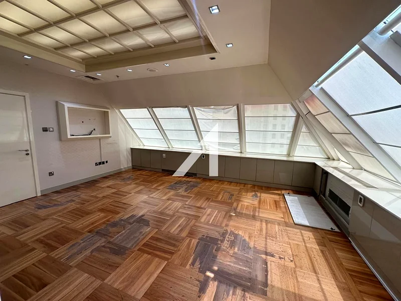 Luxurious Design | Partitioned and Fitted Office64072670718593114