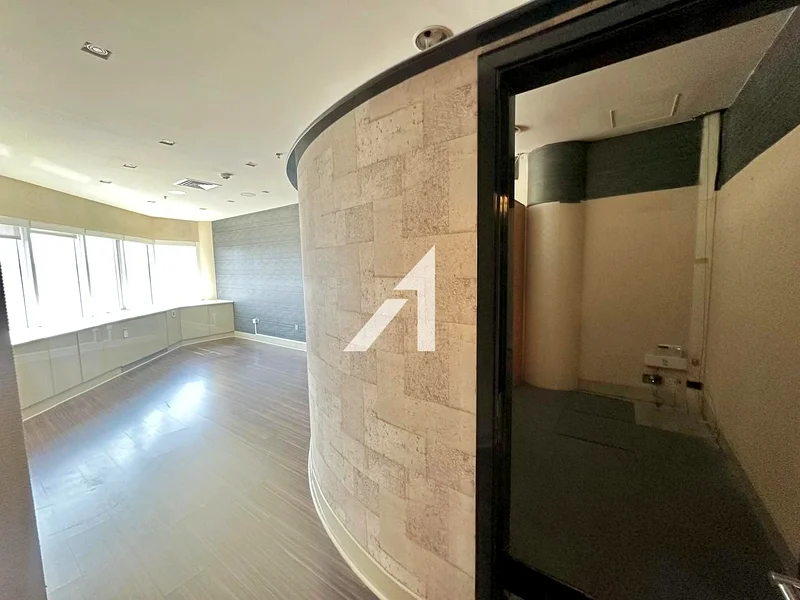 Luxurious Design | Partitioned and Fitted Office64072670718593112