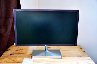 LG - Sleek Monitor for Sale - Perfect for Gaming  Work!