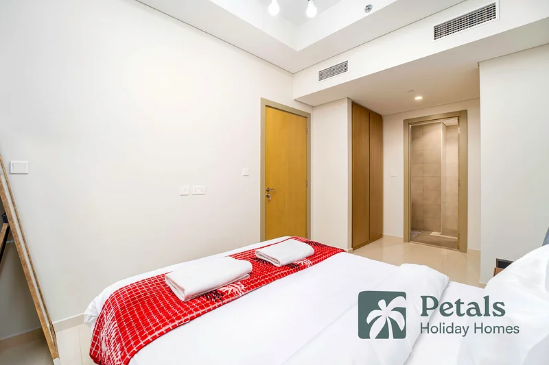 Skyline Splendor: Short-Term Escapes at Aykon City, Business Bay!" 🌟64050576070273114