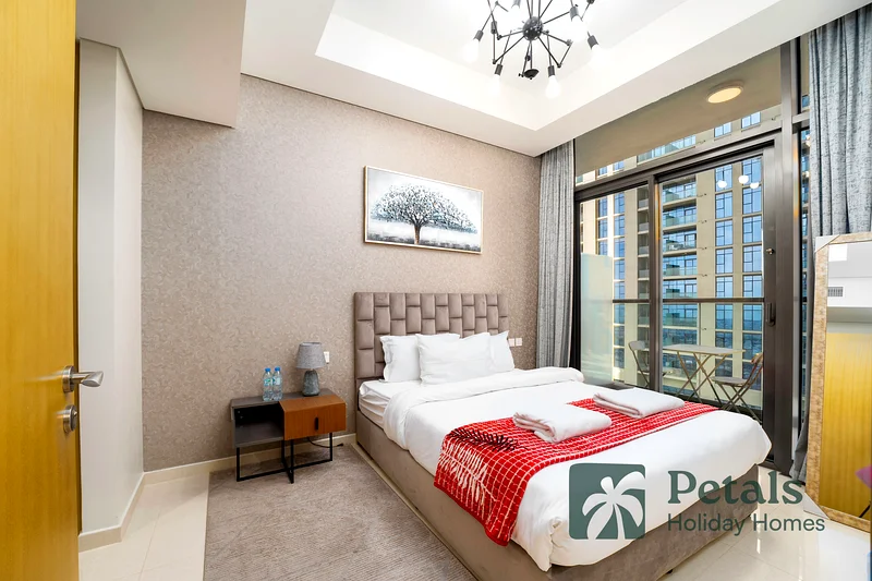 Skyline Splendor: Short-Term Escapes at Aykon City, Business Bay!" 🌟64050576070273112