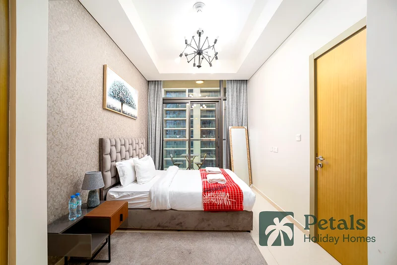 Skyline Splendor: Short-Term Escapes at Aykon City, Business Bay!" 🌟64050576070273110