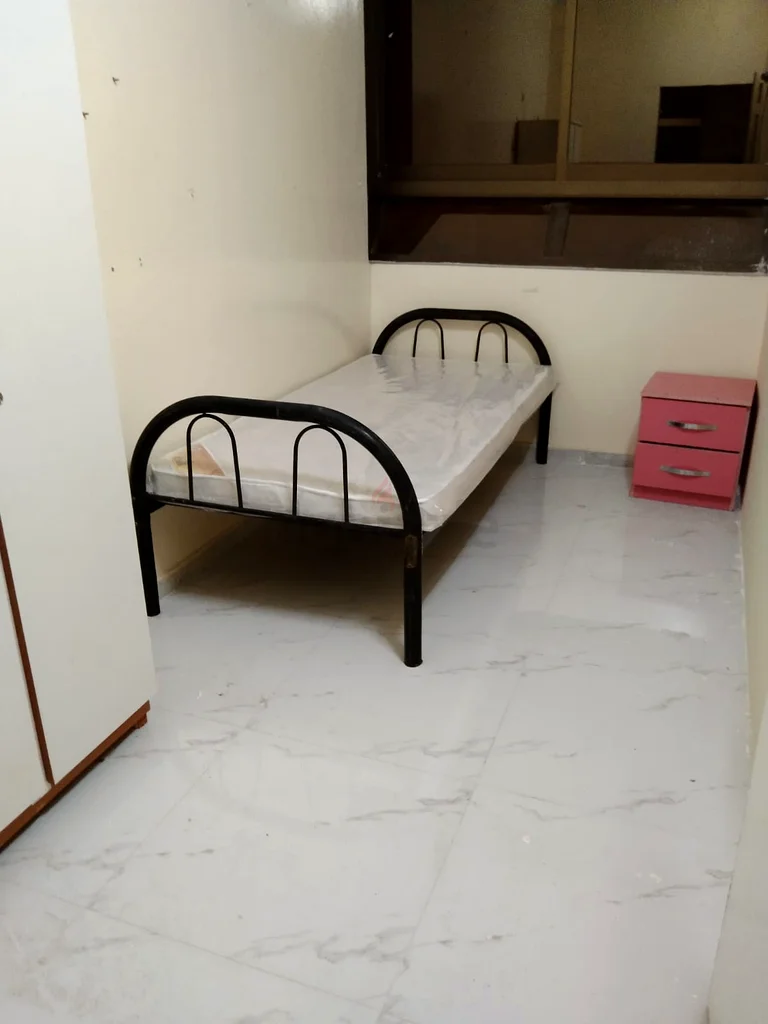 Closed and furnished partition available64054721587074110