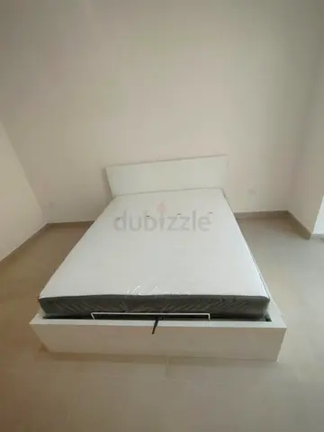 Ikea queen size hydraulic bed with Ikea mattress
