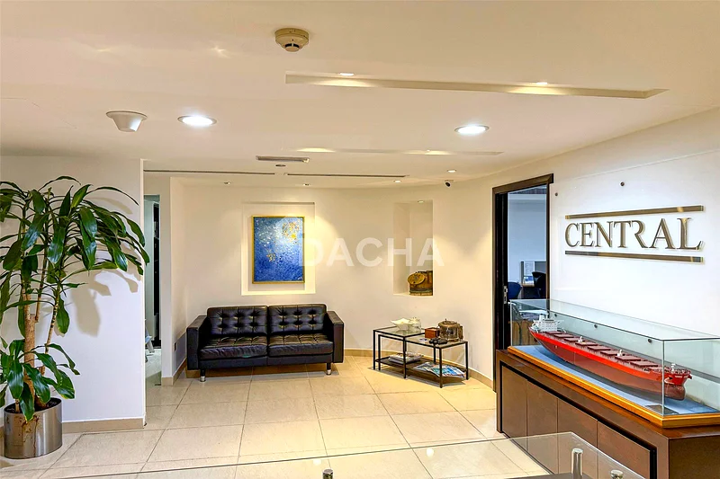High Floor | Lake Views | Steps from Metro64071404787714112
