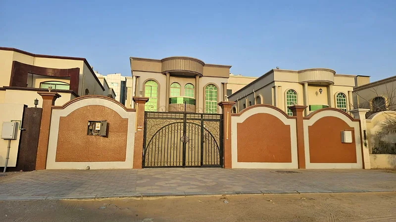 Electricity-connected villa with large yard, finest 5BR in Ajman, hall, majlis, balcony, modern stylish finishes, practical elegant design, prime loca64052440141570112
