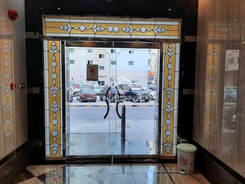 Spacious Apartment, on prime location | close to Mahatta par64203532676099112