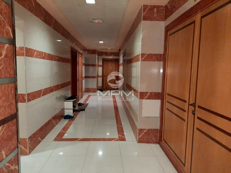 Spacious Apartment, on prime location | close to Mahatta par64203532676099113