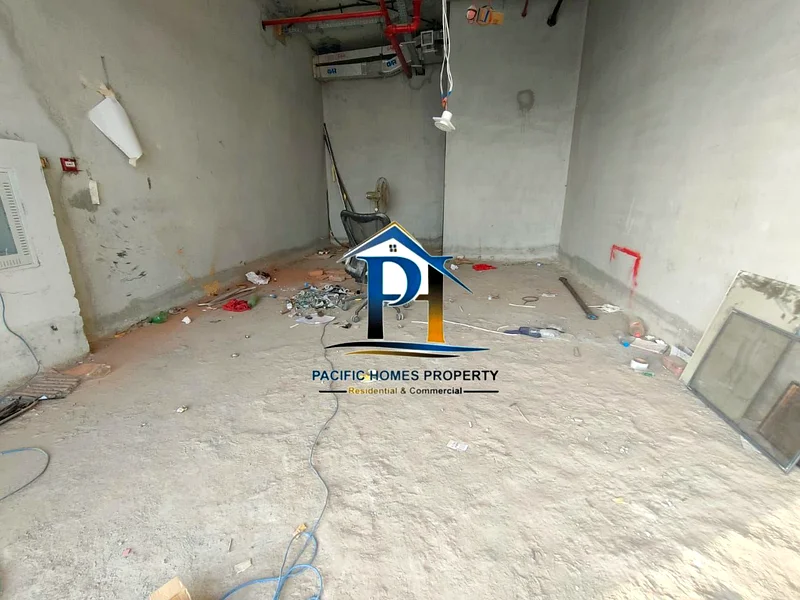 SPACIOUS SHOP AVAILABLE ON PERFECT LOCATION FOR LIMITED TIME IN 100K ONLY.64063581090689112