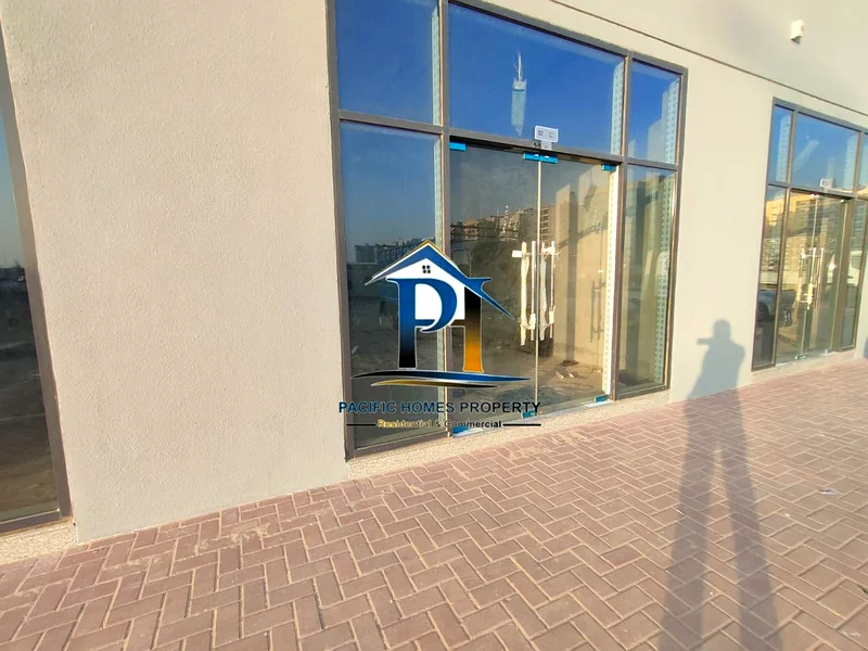 SPACIOUS SHOP AVAILABLE ON PERFECT LOCATION FOR LIMITED TIME IN 100K ONLY.64063581090689111