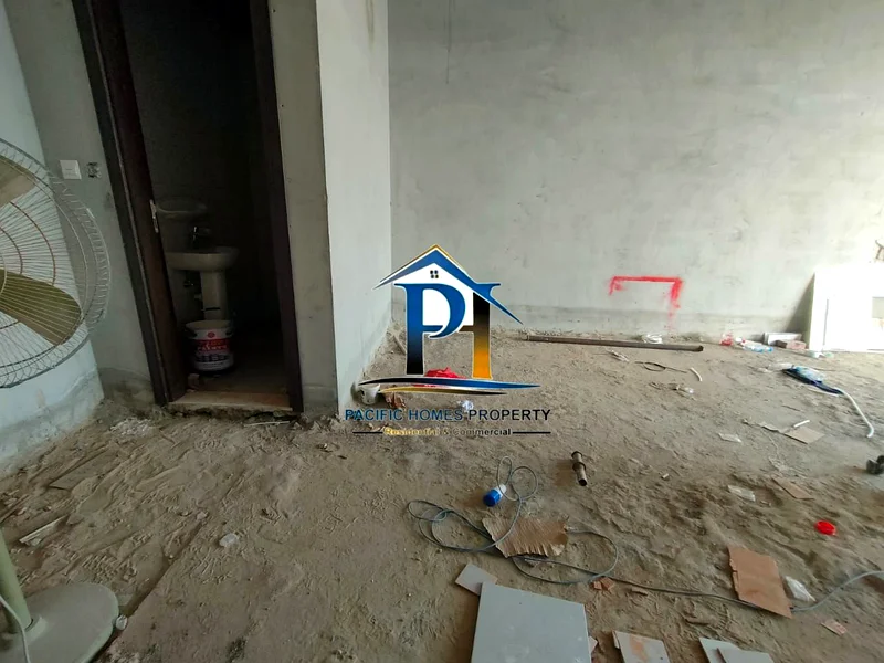 SPACIOUS SHOP AVAILABLE ON PERFECT LOCATION FOR LIMITED TIME IN 100K ONLY.64063581090689114