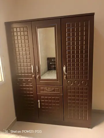 3 door wardrobe selling brand new