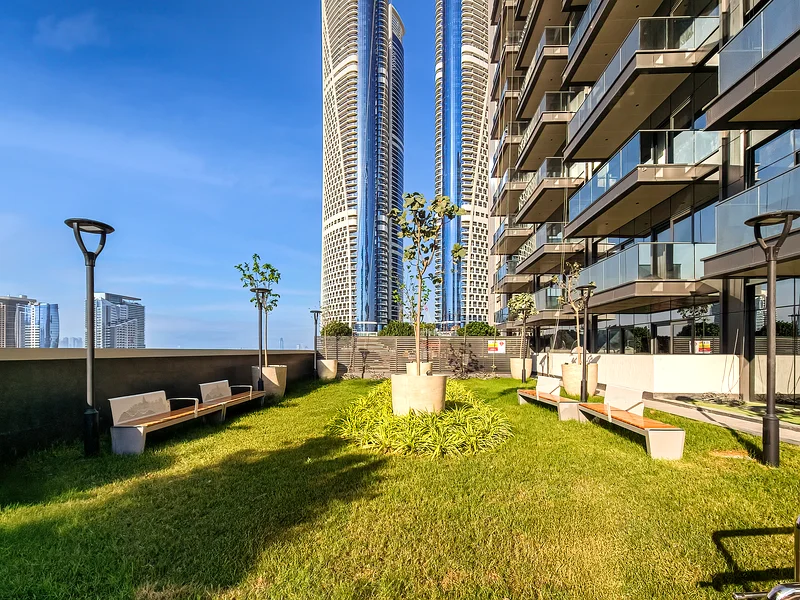 Spacious & Elegant 1BD, for 2 in Nobles tower64050688715395114