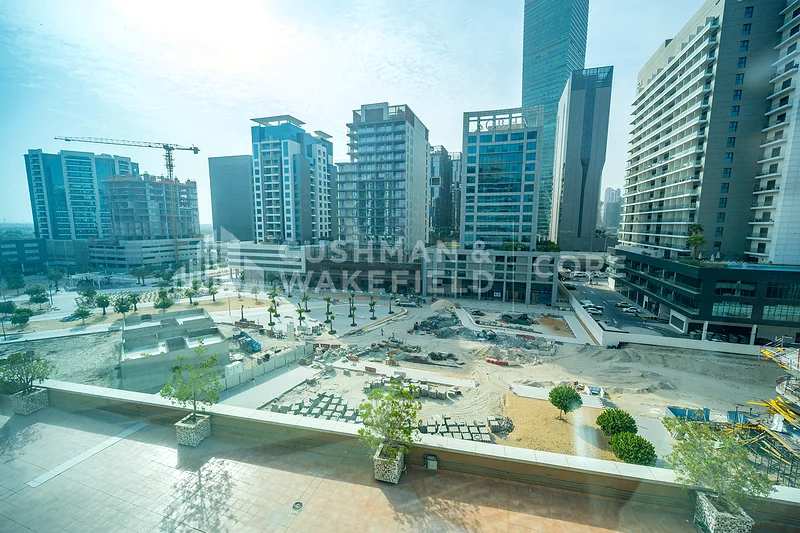 شاغر | مكتب مؤثث بالكامل | مطبخ داخلي وحمام64069305021057112