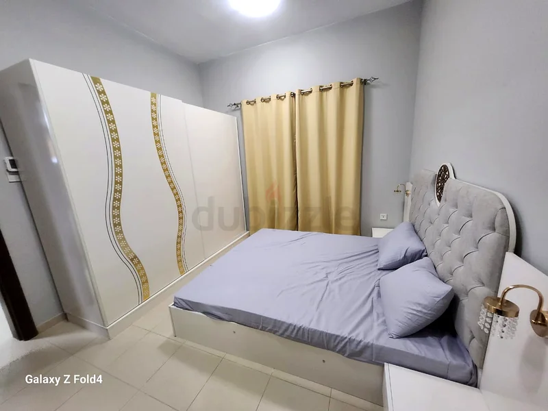 غرفة خاصة بغرفة نوم واحدة مع حمام داخلي وشرفة في برج المدينة64054497322370110