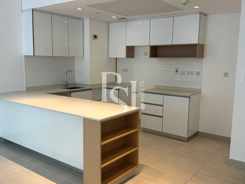 شرفة | وحدة واسعة | جاهزة للانتقال64227885797506113