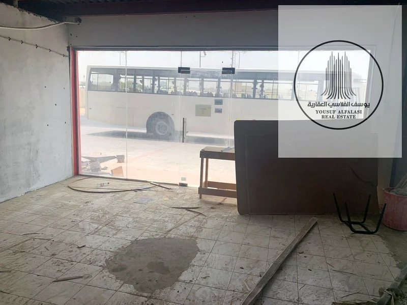 For rent at an excellent price, a 22,000 square foot warehouse with 150 kilowatt electricity, on a main street64073786709378110
