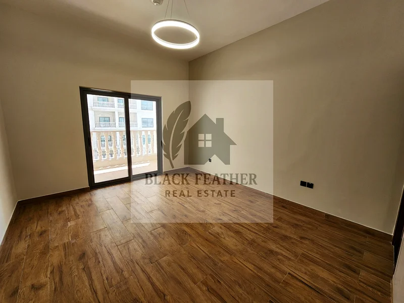 BRAND NEW // BIG LAYOUT // NEXT TO METRO // LOW FLOOR64161574048002112