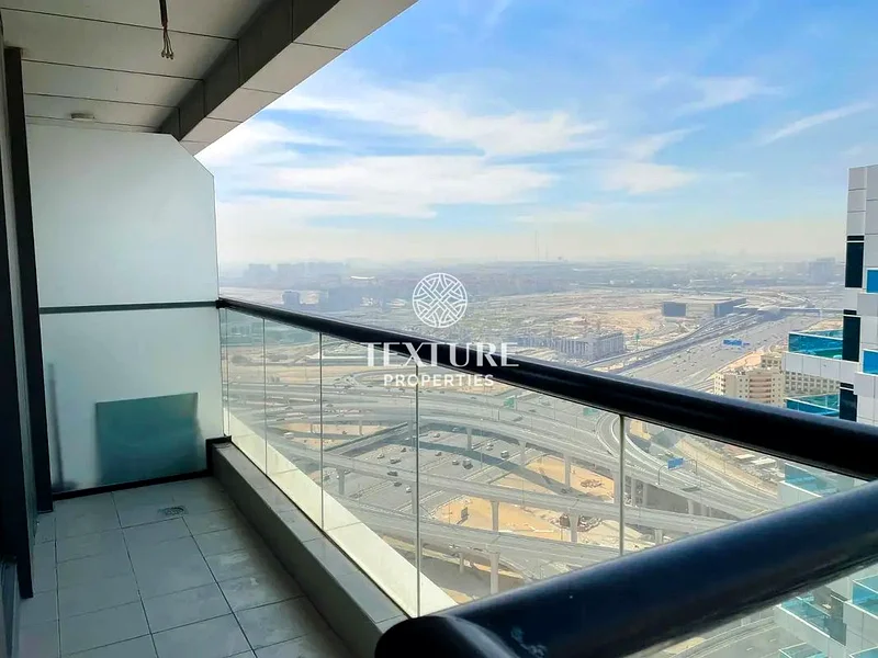 طابق عالي | شقة مثالية للإيجار في JVC | غير مؤثثة64207436952449111