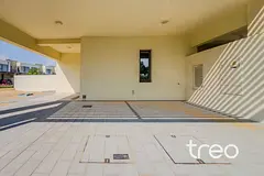 Vacant now | Close to entrance | End unit