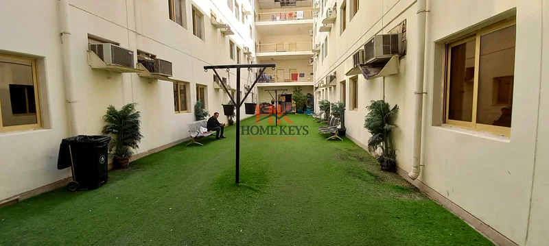سكن موظفين واسع ومحفوظ جيدًا في القوز64065596052097110