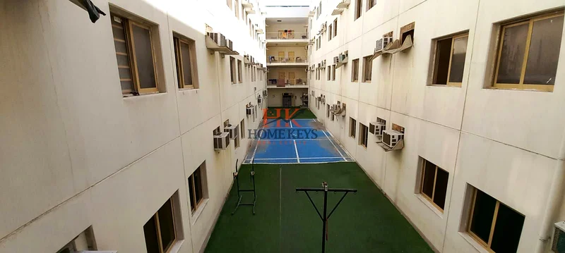 سكن موظفين واسع ومحفوظ جيدًا في القوز64065596052097112
