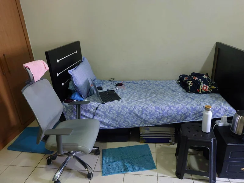 مساحة سرير متوفرة للذكور الهنود من ذوي المناصب الإدارية (يُفضل أن يكون نباتياً)64055936421634111